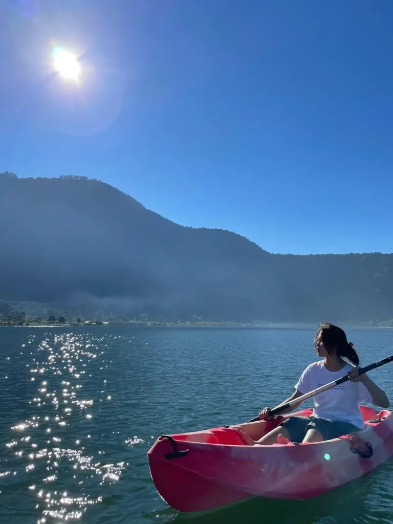 Canoeing on Lake Beratan, Bedugul